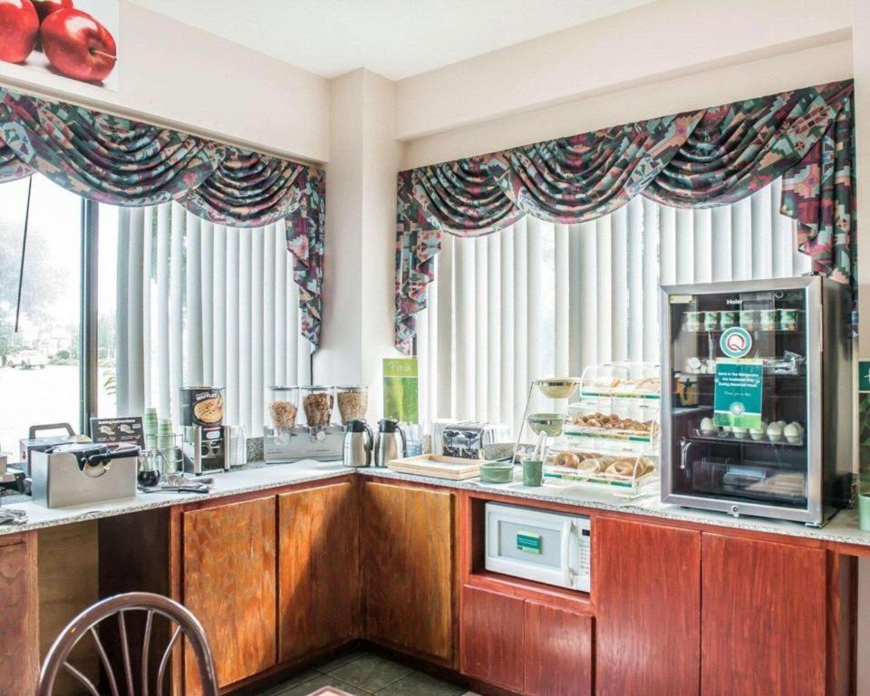 Quality Inn Марианна Екстериор снимка
