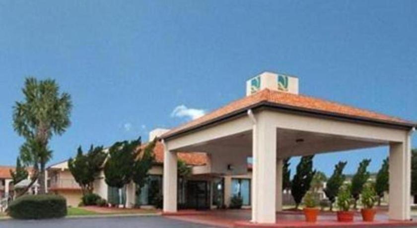 Quality Inn Марианна Екстериор снимка