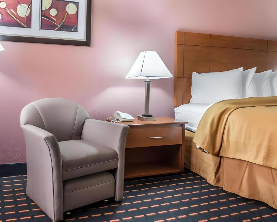 Quality Inn Марианна Екстериор снимка