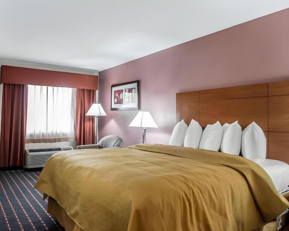 Quality Inn Марианна Екстериор снимка