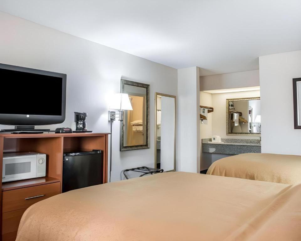 Quality Inn Марианна Екстериор снимка