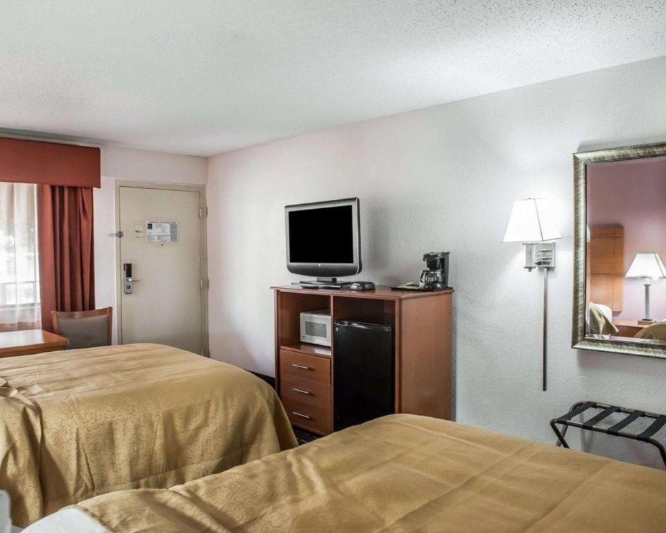 Quality Inn Марианна Екстериор снимка