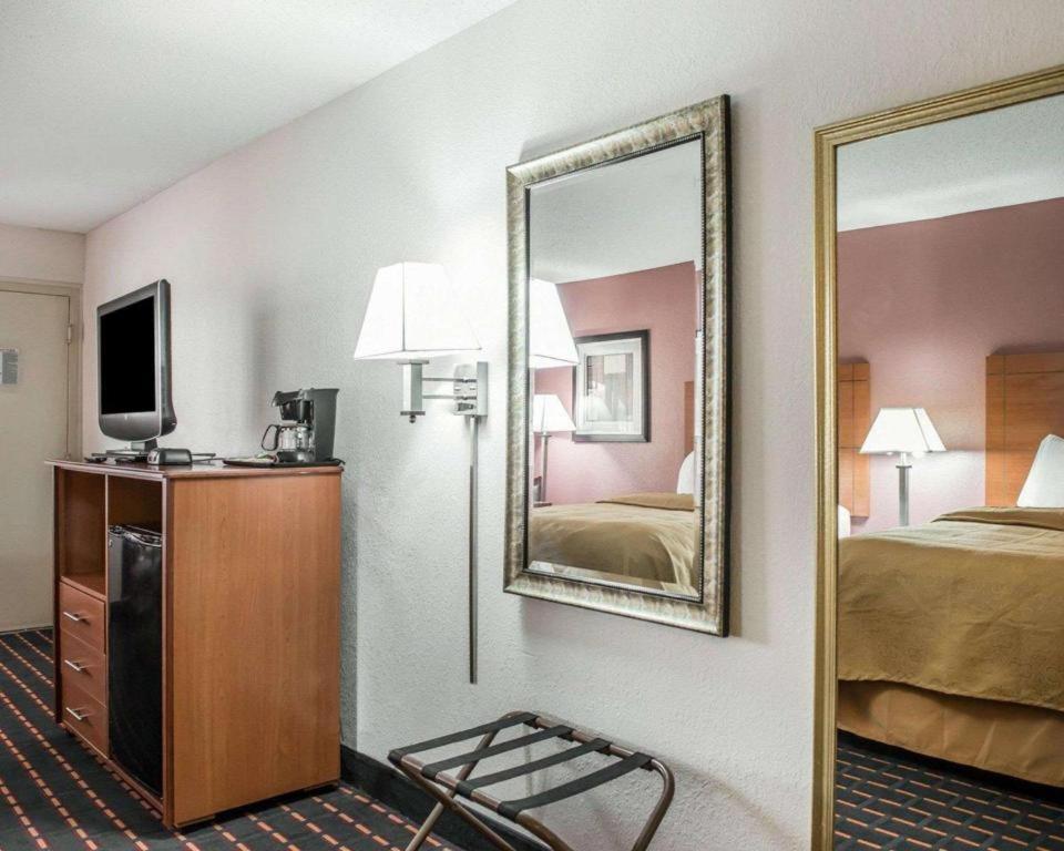 Quality Inn Марианна Екстериор снимка