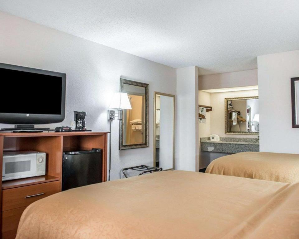 Quality Inn Марианна Екстериор снимка