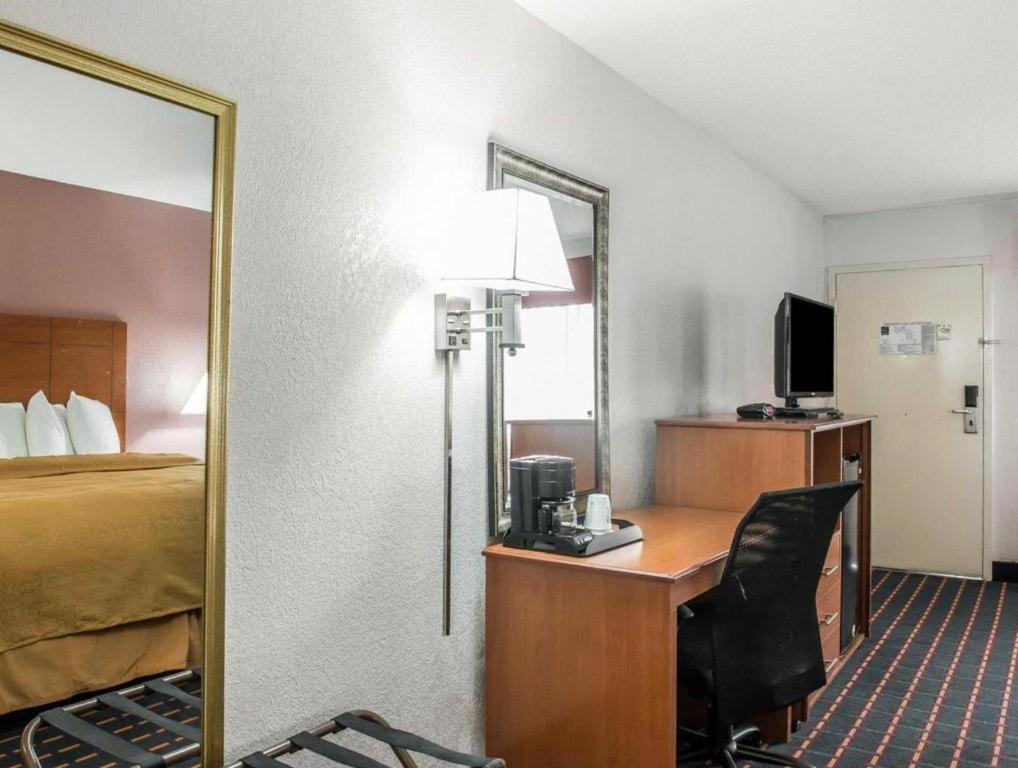 Quality Inn Марианна Екстериор снимка