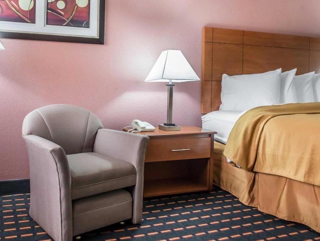 Quality Inn Марианна Екстериор снимка