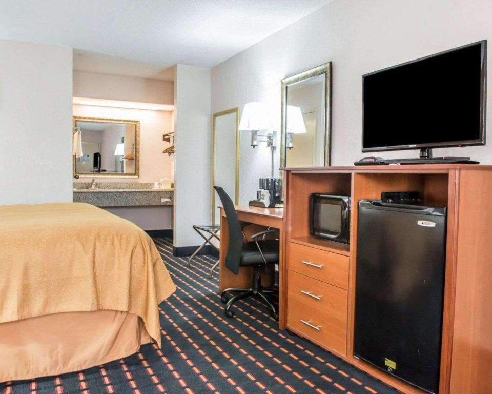 Quality Inn Марианна Екстериор снимка