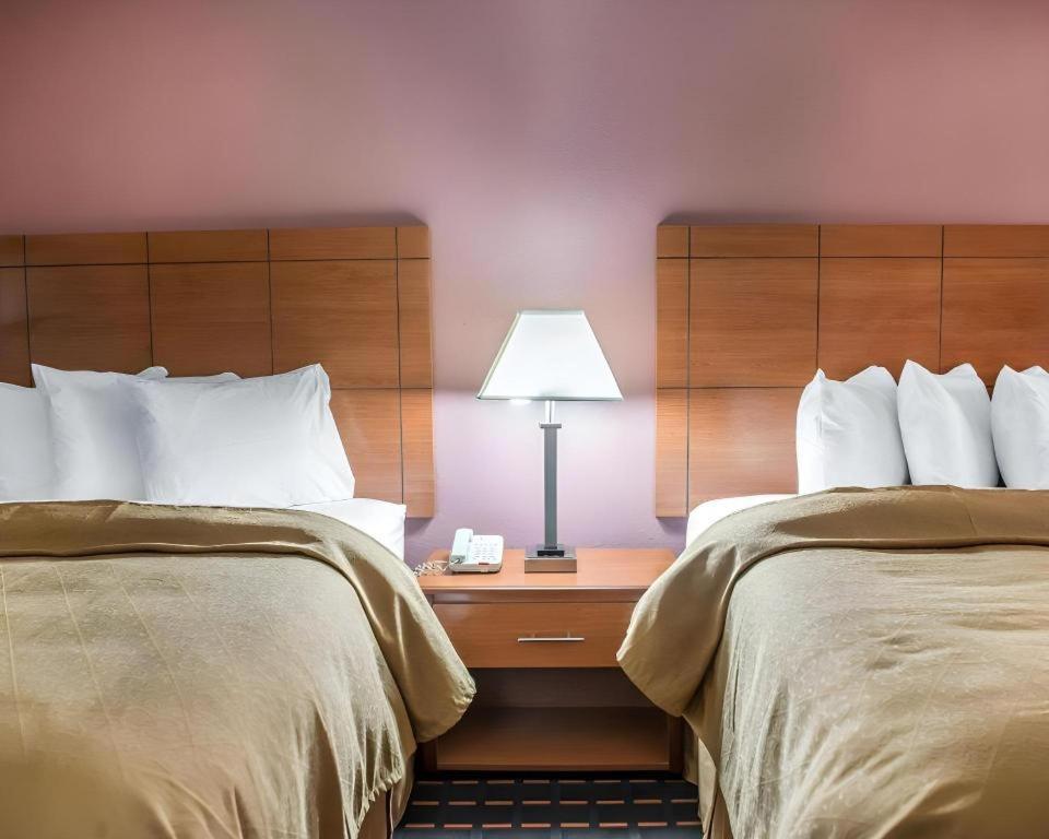 Quality Inn Марианна Екстериор снимка