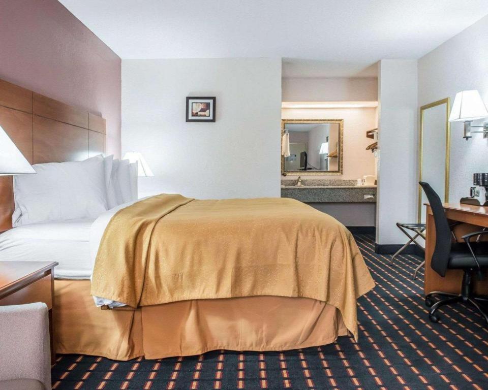 Quality Inn Марианна Екстериор снимка