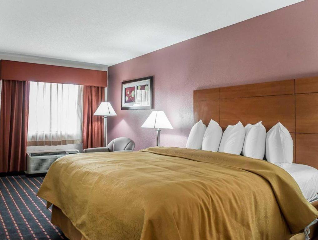 Quality Inn Марианна Екстериор снимка