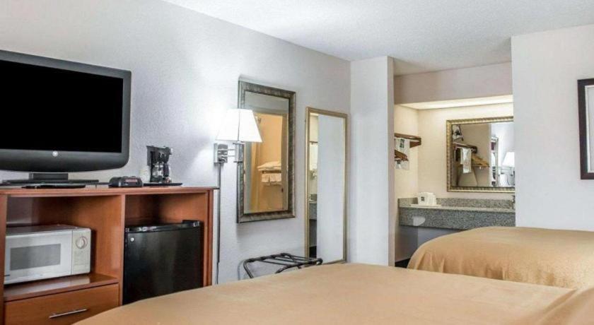 Quality Inn Марианна Екстериор снимка