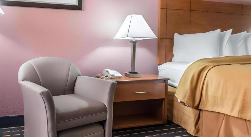 Quality Inn Марианна Екстериор снимка