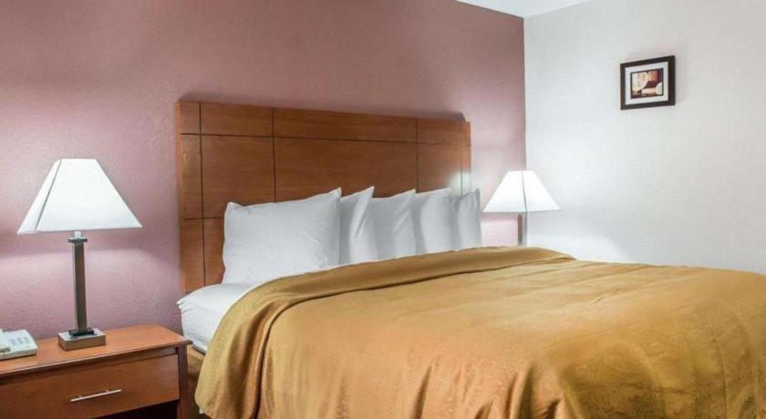 Quality Inn Марианна Екстериор снимка
