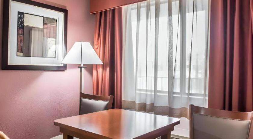 Quality Inn Марианна Екстериор снимка