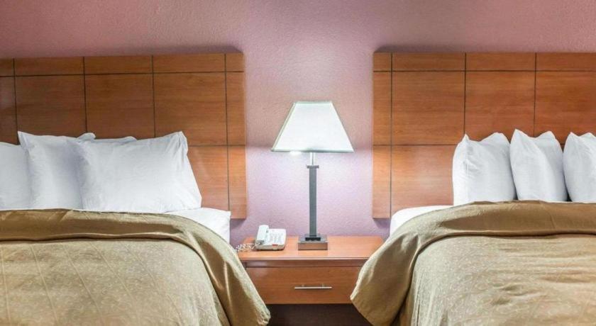 Quality Inn Марианна Екстериор снимка