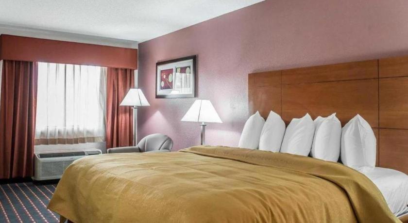 Quality Inn Марианна Екстериор снимка