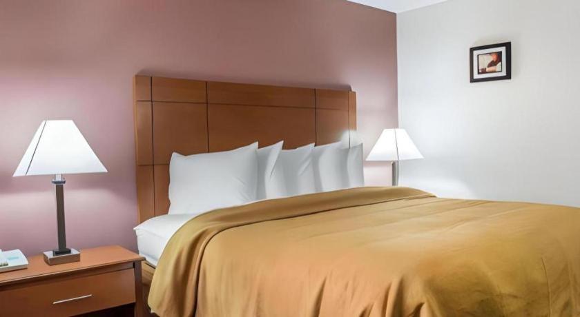 Quality Inn Марианна Екстериор снимка
